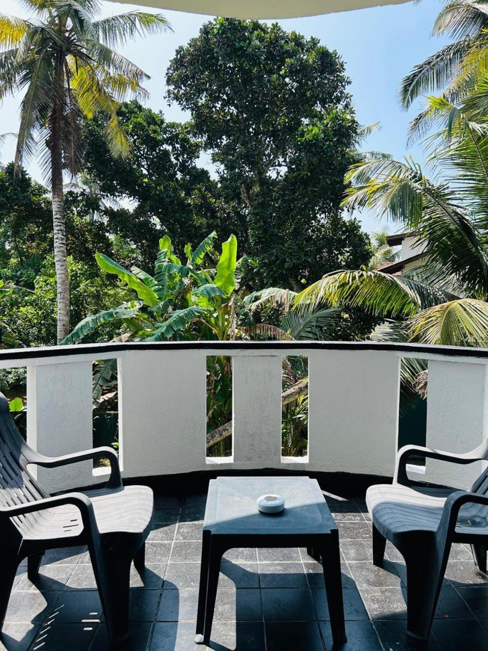 A Pousada White House & Sea Food Restaurant Hikkaduwa Exterior foto