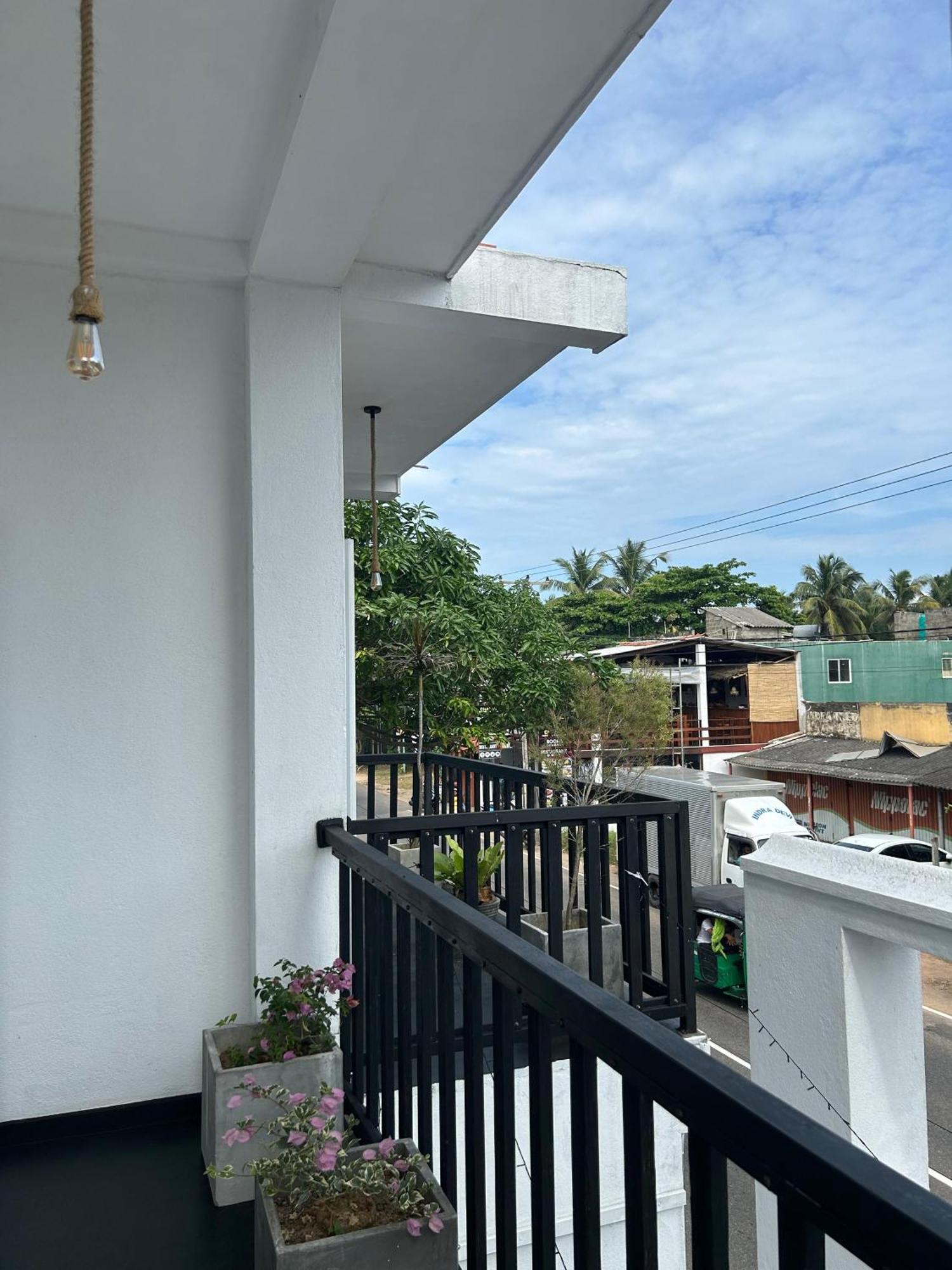 A Pousada White House & Sea Food Restaurant Hikkaduwa Exterior foto